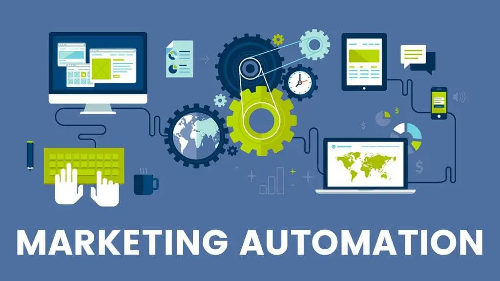 L’image présente le concept de L’automation marketing Maroc, entouré d’éléments visuels symbolisant la technologie (loupe, circuits imprimés), les campagnes (enveloppe, graphique) et la personnalisation (icône dollar, curseur).